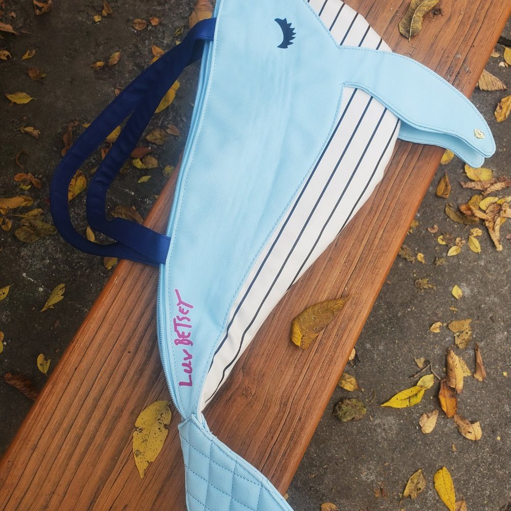 Betsey Johnson Fudgey the Whale insulated bag - Picture 3 of 3
